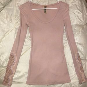 Fitted long sleeved pink top with lace detailing